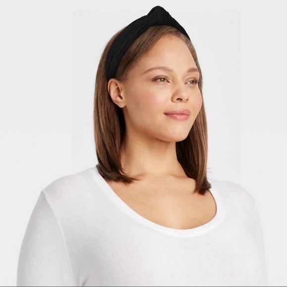 NWT spa headband set with wrist bands. 2 black headband. Target. Box dented - Picture 5 of 7